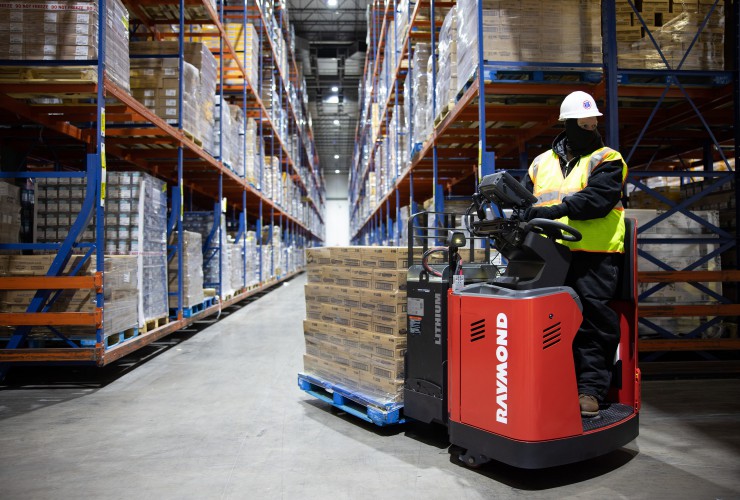 Raymond® 8910 End Rider Pallet Truck.