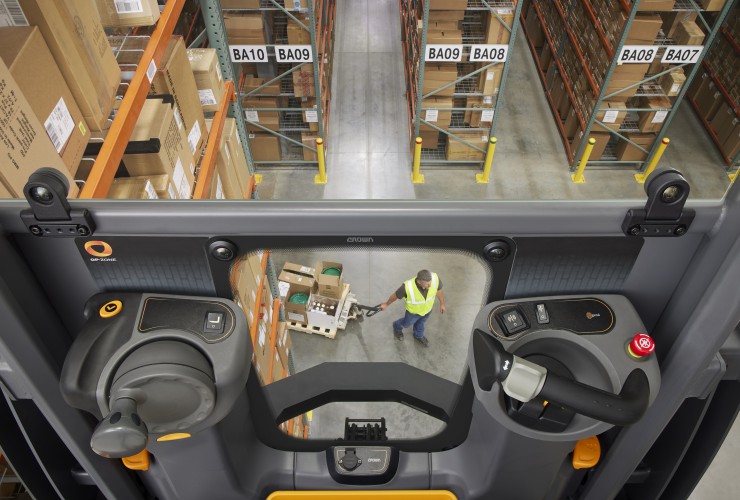 Crown SP 1510 high-level order picker (fixed-fork).