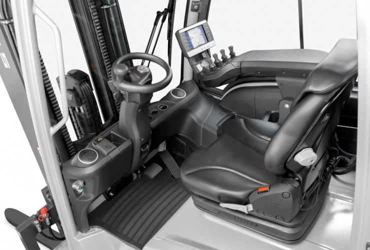 A more ergonomic workplace thanks to a roomy, comfortable and individually customisable driver’s cab.