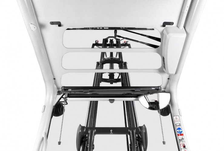 The new RX 60 offers the best visibility conditions on all sides and upwards through the large viewing window and visually-optimised protective roof pillars.