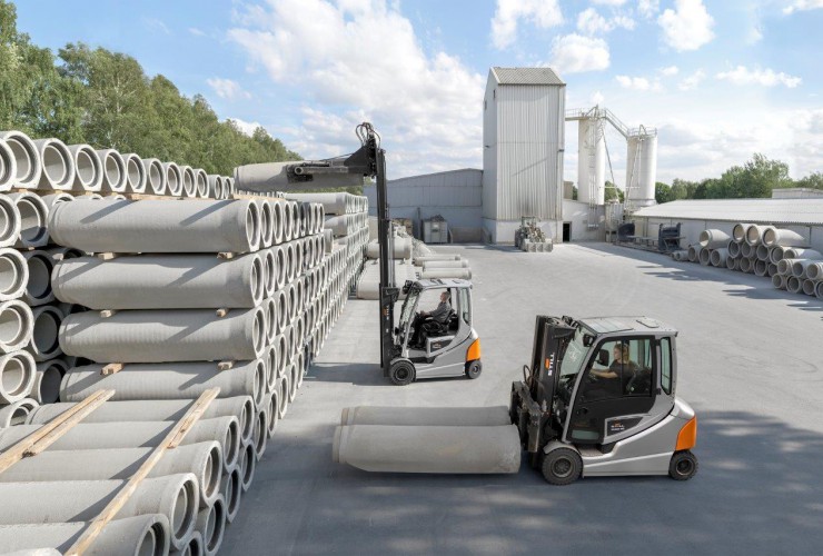 Using energy-efficient technologies, STILL successfully developed an e-truck with extremely high performance and agility for indoor and outdoor use.