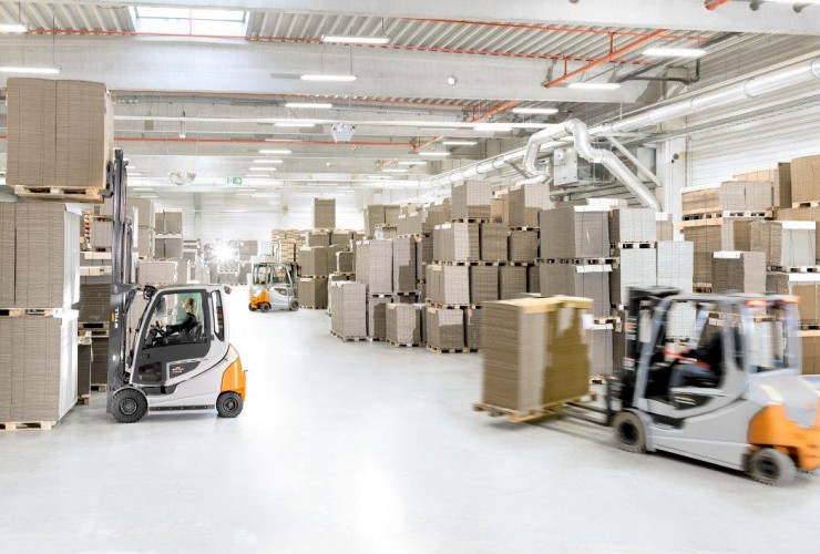 A new drive concept with two powerful motors allows not only higher accelerations and faster direction changes but also operates with greater energy efficiency, thus increasing the battery’s range.