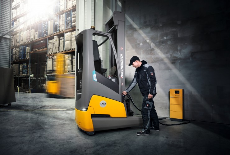 Added value offered by the lithium-ion technology, particularly the boost and interim charging options with extremely short charging times. This offers flexible 24/7 use.