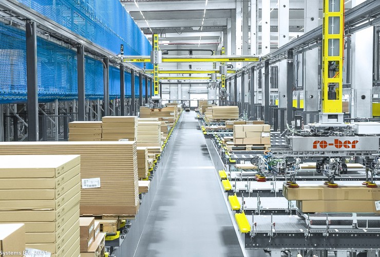 The stored packing pattern generator (SSI Pack Pattern Generator) ensures a safe, optimized arrangement of the items on the order pallets.