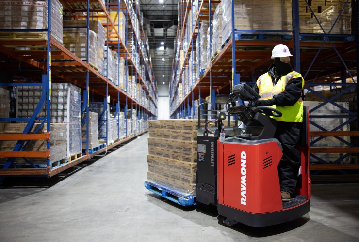 Raymond® 8910 End Rider Pallet Truck.
