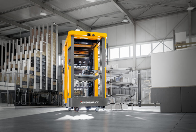 SOTO beeindruckt durch Autonomie, freie Navigation und das zuverlässige Handling verschiedener KLT-Typen und -Größen.