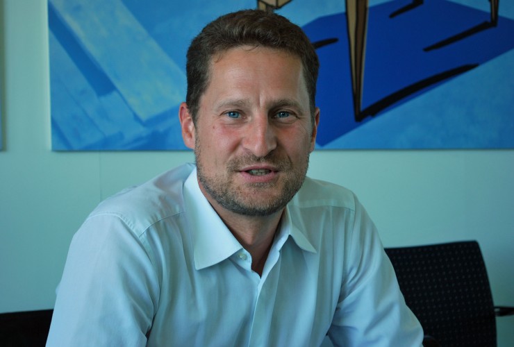 “The stores benefit from a store-friendly delivery, a high quality, as well as additional services.” Alexander Schweizer, member of the extended management board of the Migros Verteilzentrum Suhr AG.