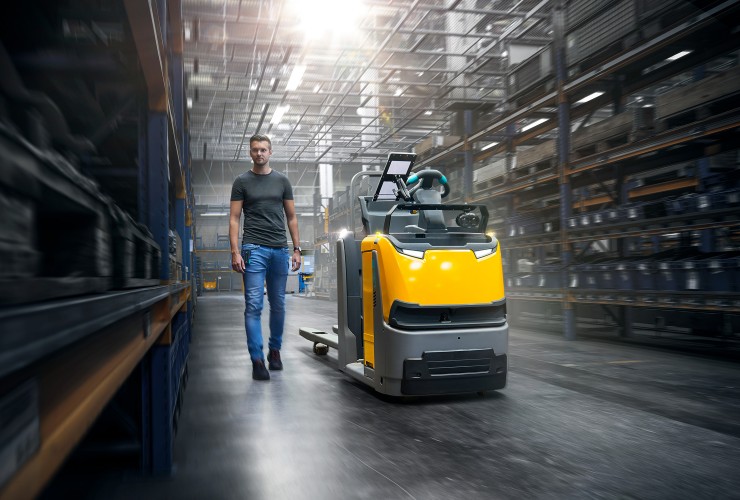 easyPILOT Follow – the reliable remote solution that follows the operator for maximum picking performance.