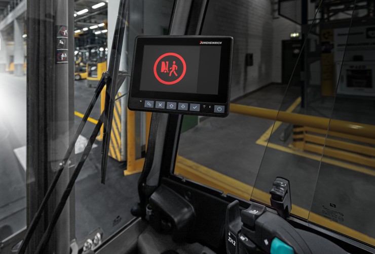 zoneCONTROL warnt den Fahrer an unübersichtlichen Kreuzungen.