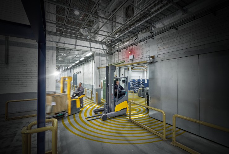 zoneCONTROL warnt den Bediener vor beschränkten Durchfahrtshöhen oder Sperrzonen.