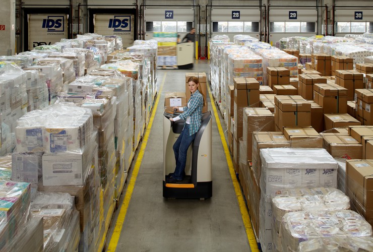 Crown RT 4020 im Einsatz im Lager