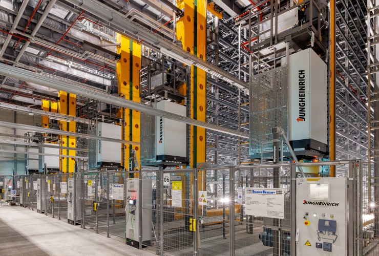 The Jungheinrich WMS manages, among other things, two automated areas at Liebherr, including the pallet high-bay warehouse with six aisles and 18,000 storage locations.