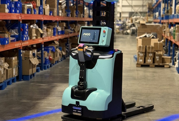 J1600 self-driving pallet jack from The Mobile Robot Company.