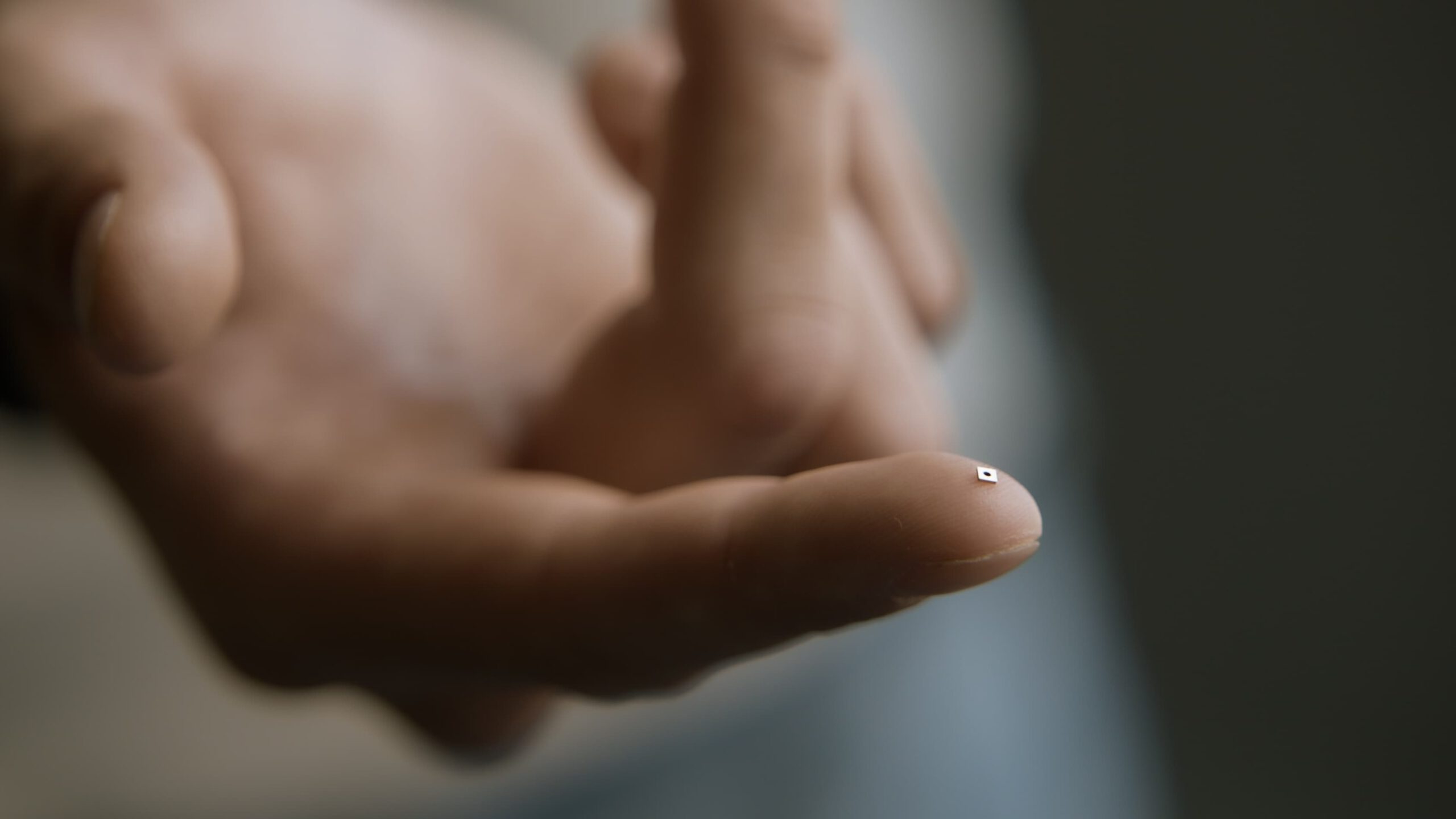The foundation is 25 years of MEMS research. The key innovation: piezoelectric micromachined ultrasonic transducers (PMUT), small enough (under 2mm) to enable in-air beamforming. 