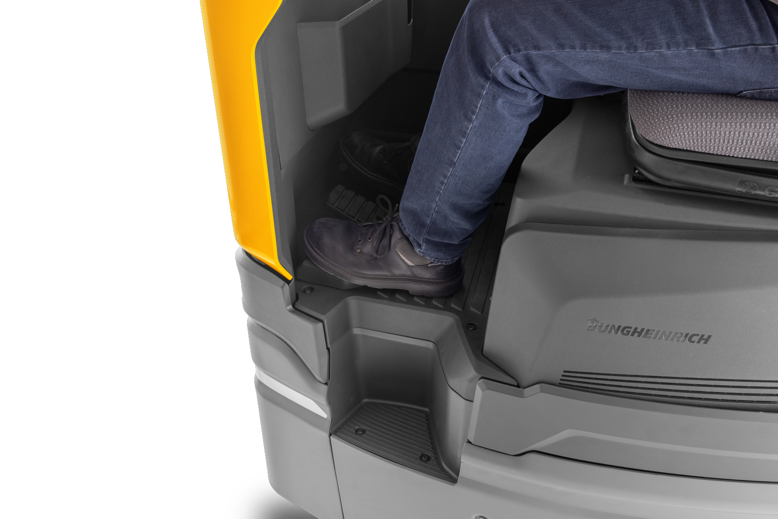 Die kompakten Batteriemodule ermöglichen einen großzügigen Fußraum und einen ergonomischen Einstieg.