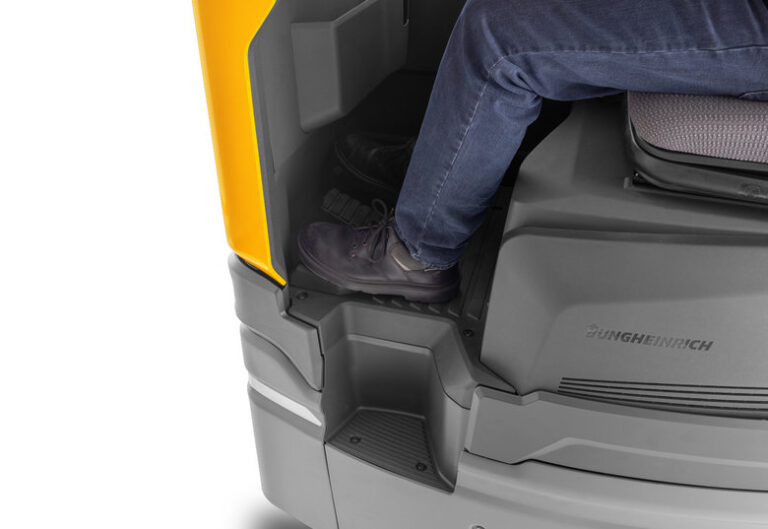 Die kompakten Batteriemodule ermöglichen einen großzügigen Fußraum und einen ergonomischen Einstieg.